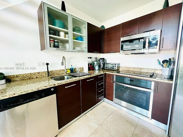 41 SE 5th St #903 — Photo 8