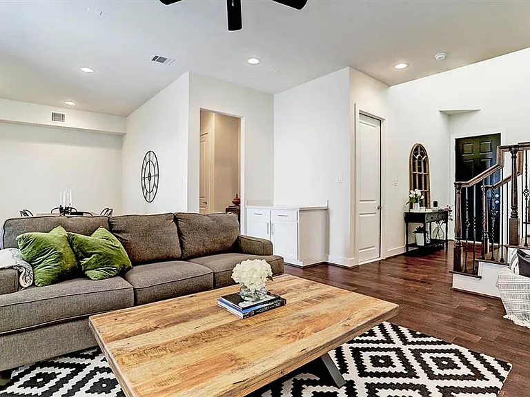 8808 Hollister Pine Ct — Photo 4