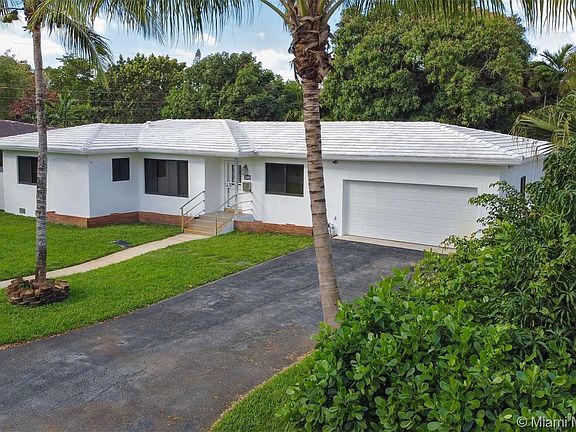 3rd image of 8820 NE 9th Ct