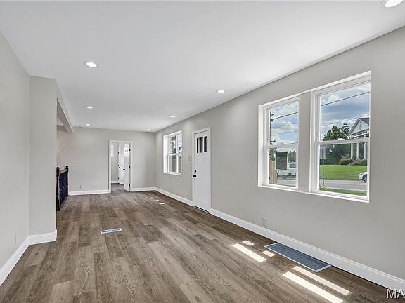4th image of 9607 Reavis Rd