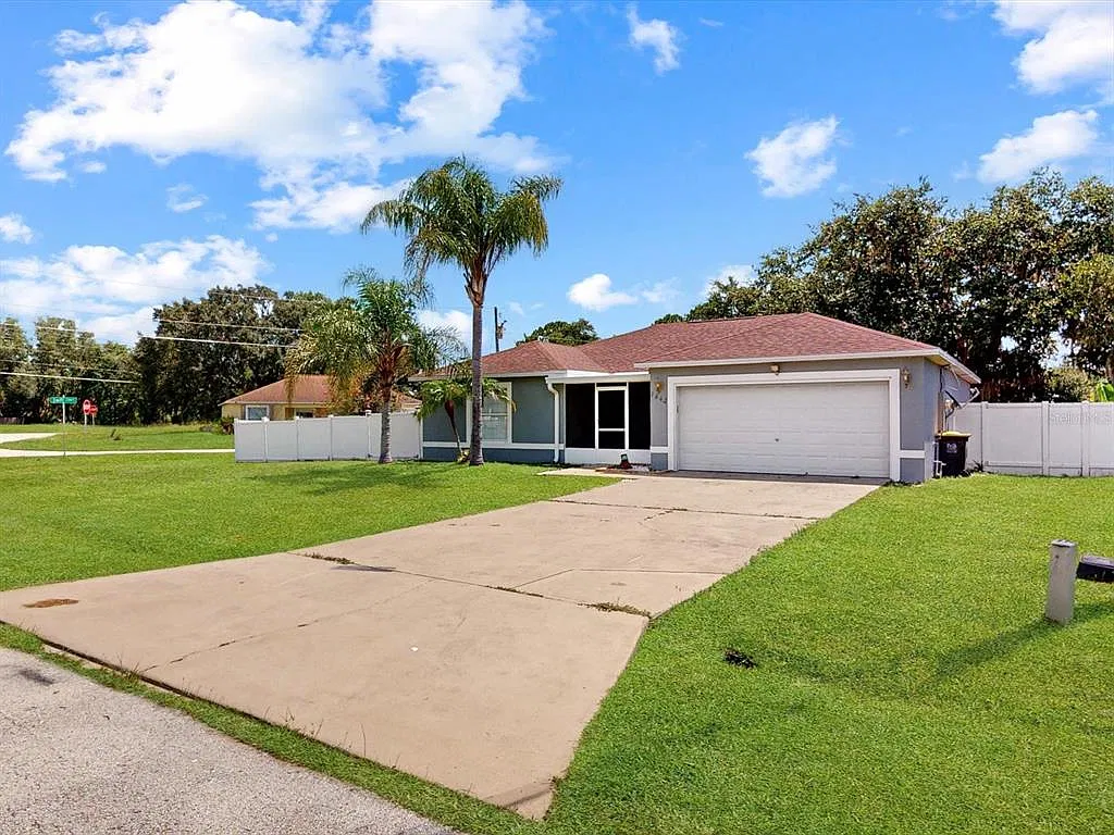 4 bed, 2.0 bath, 1330 sqft, $1,800 — Photo 2