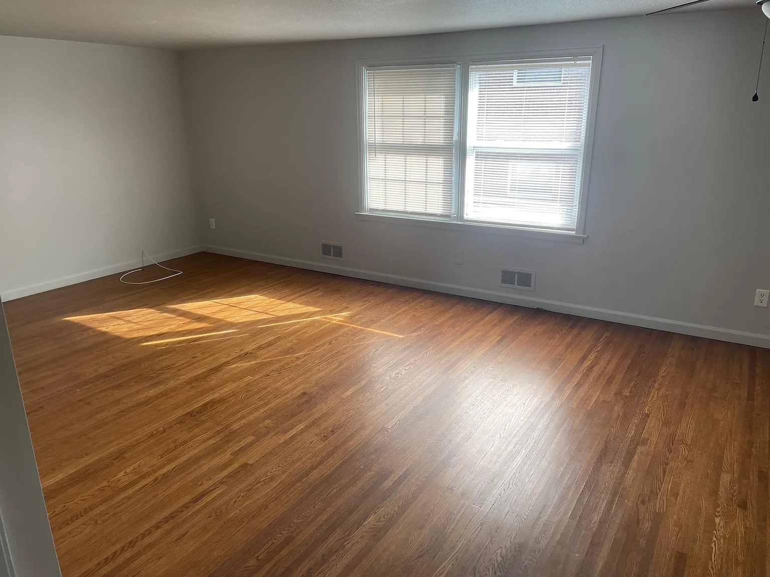 1 bed, 700 sqft, $1,150 — Photo 4