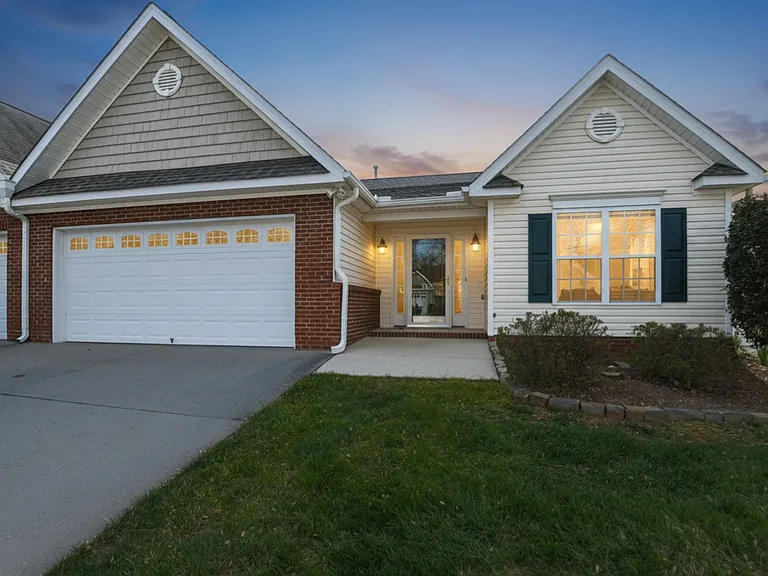 5011 Harness Ln — Photo 2