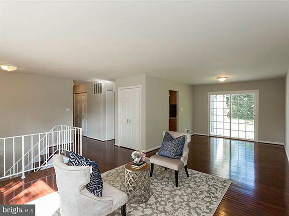 3rd image of 7829 Heritage Dr