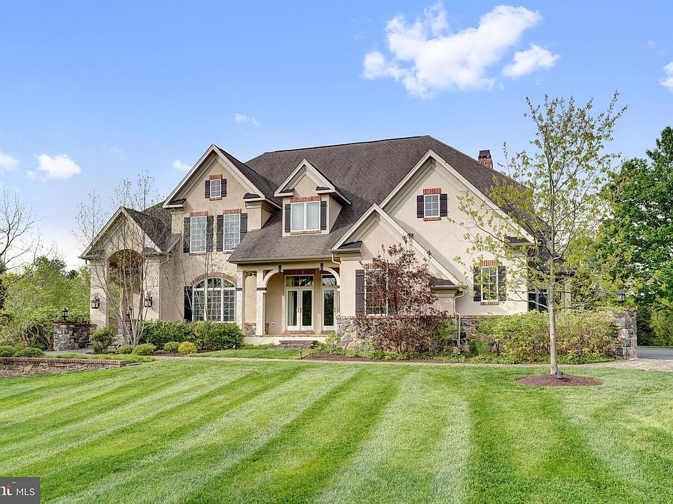 1st image of 403 Red Clay Dr