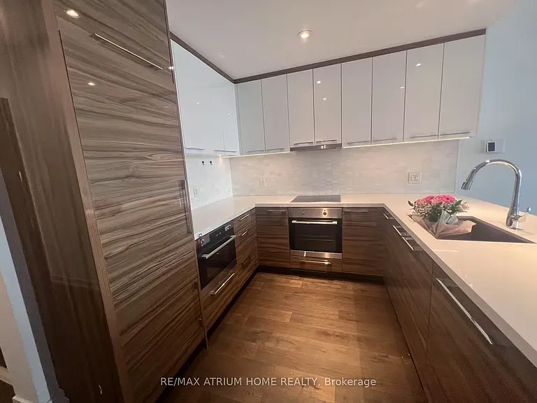488 University Ave #3606 — Photo 10