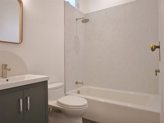 3rd image of 1856 Green St APT 1