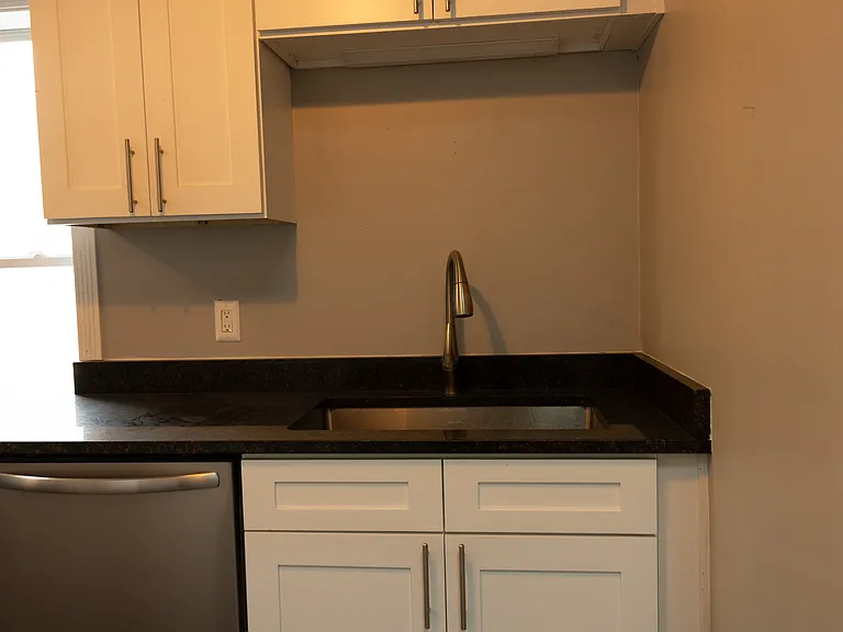 1122-1124 N High St #9 — Photo 6