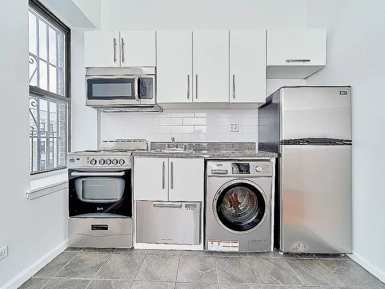 150 Manhattan Ave #5C — Photo 2