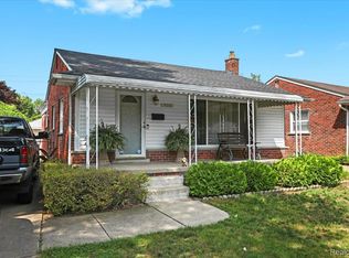 926 Sherbourne St, Inkster, MI 48141