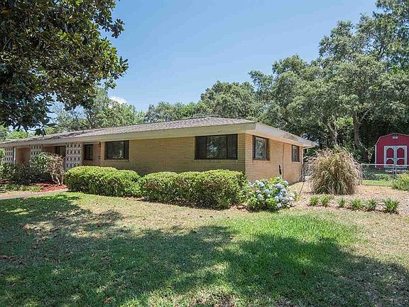 3rd image of 201 Poinciana Dr