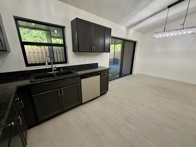 11061 Nutmeg Dr — Photo 10