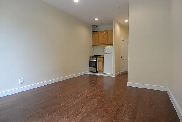 Rented by City Connections Realty | media 7