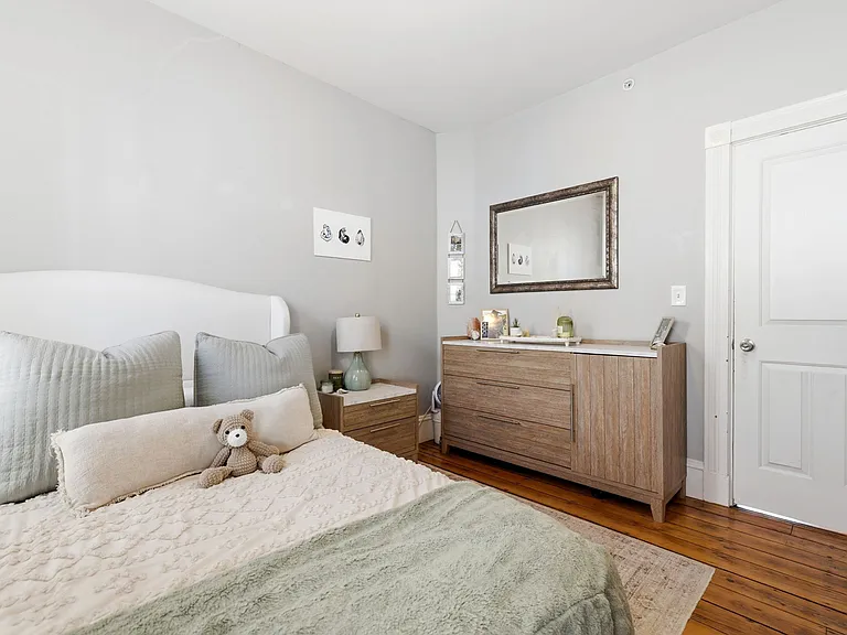 645 E 6th St #2 — Photo 17