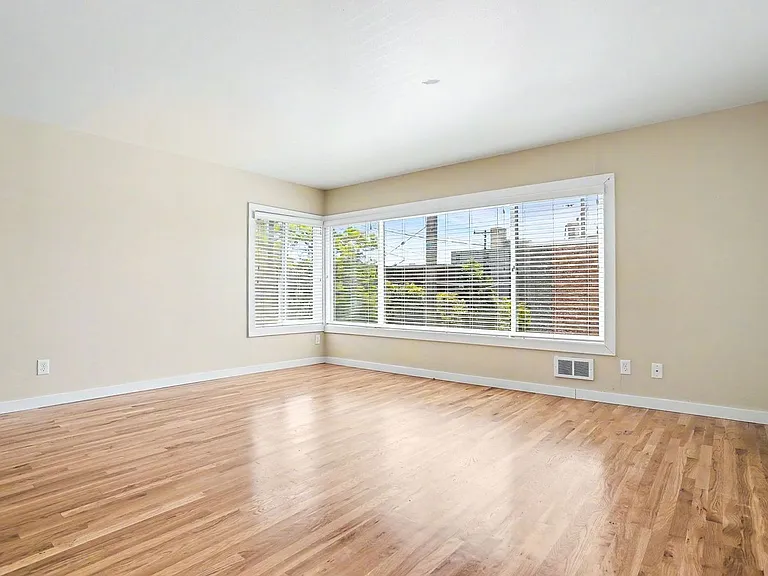 1221 Apartments — Photo 11