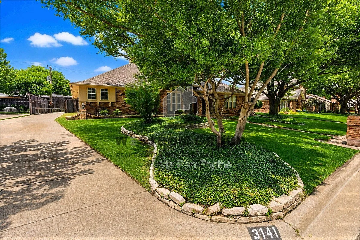 Building Photo - 3141 Oakdale Dr