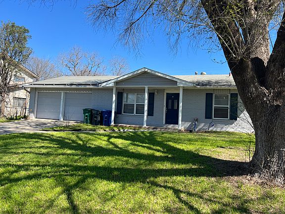 2nd image of 10818 Edgecrest Dr