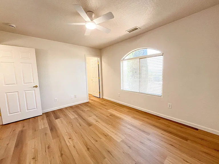 5921 N Bentley Dr — Photo 13