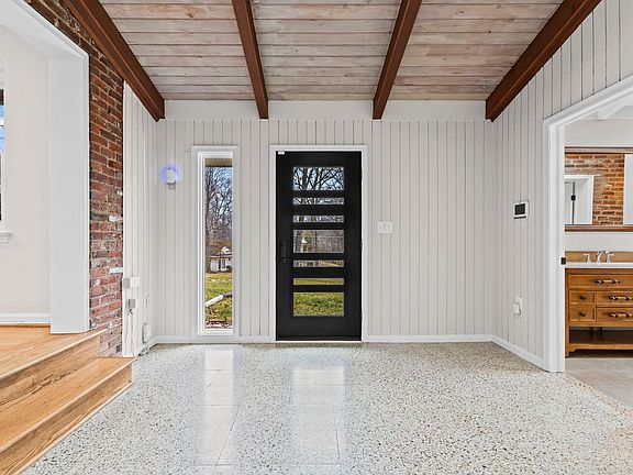 5th image of 7609 Woodridge Cir
