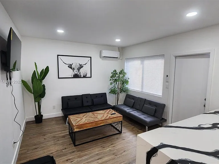 1946 Pierce St #3 — Photo 37