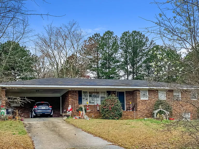 7487 Grayson Dr — Photo 1