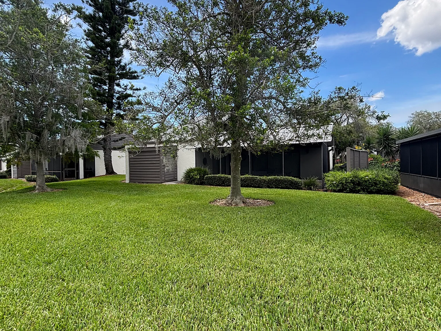 325 Windrush Loop — Photo 3