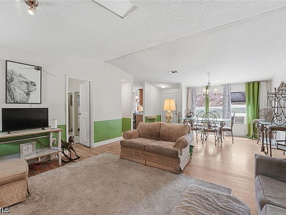 4th image of 7962 Bartholomew Dr