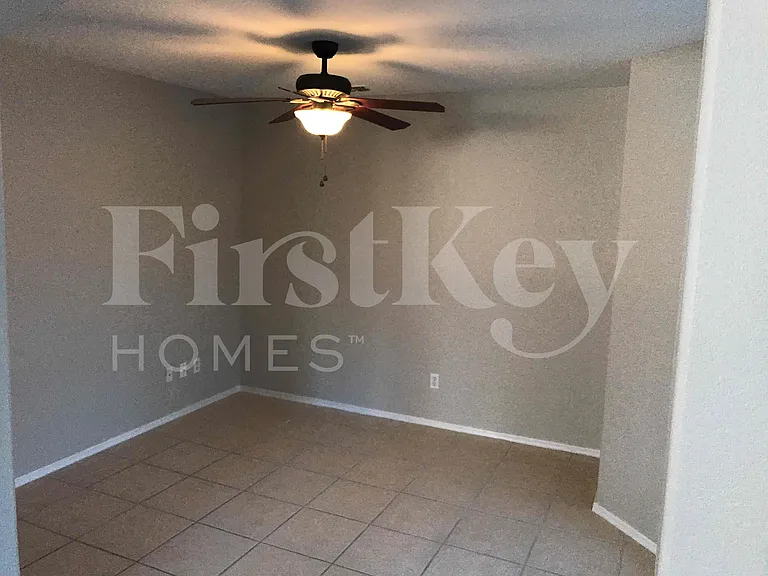 3313 N 85th Ln — Photo 3