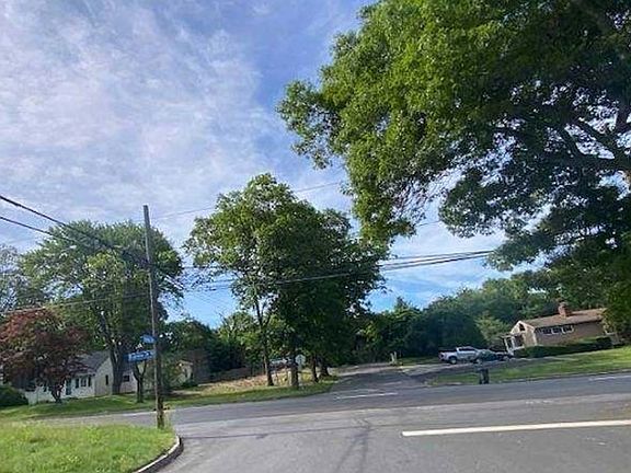 Exterior Neighborhood (street photo)