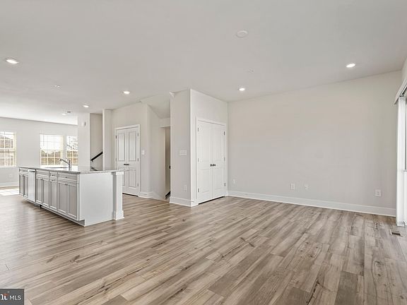 5th image of 7550 Johnnycake Rd