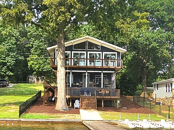 3rd image of 634 Pinehaven Dr #Penthouse 74