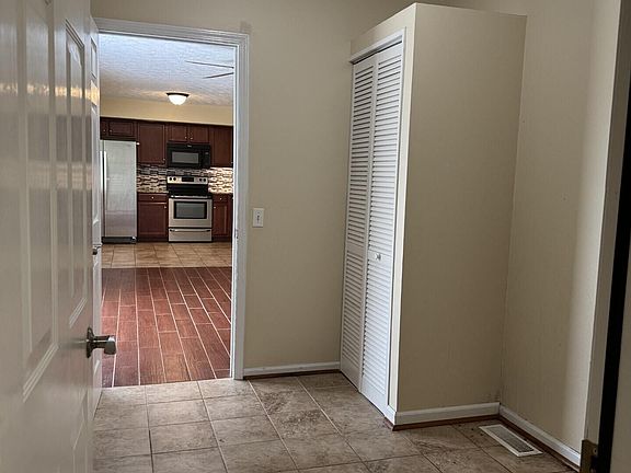 5th image of 116 Jeremy Dr