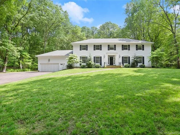 11 Apache Trail, Westport, CT 06880