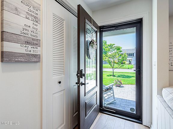 5th image of 86 Oak Knoll Drive