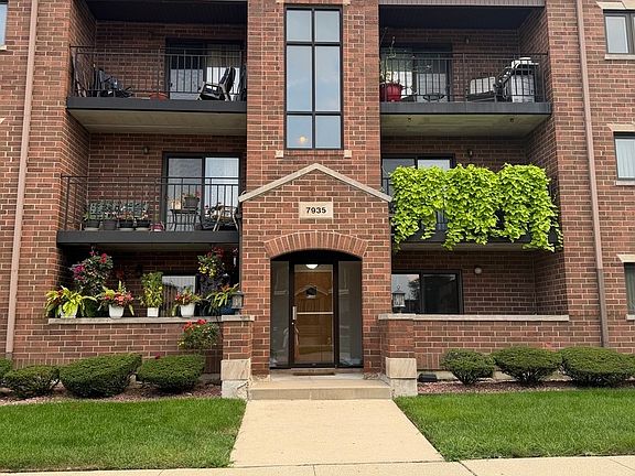 2nd image of 7935 W 90th St APT 1A