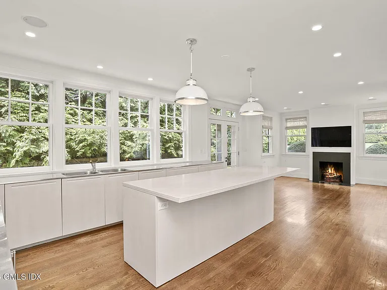 68 Otter Rock Dr — Photo 2