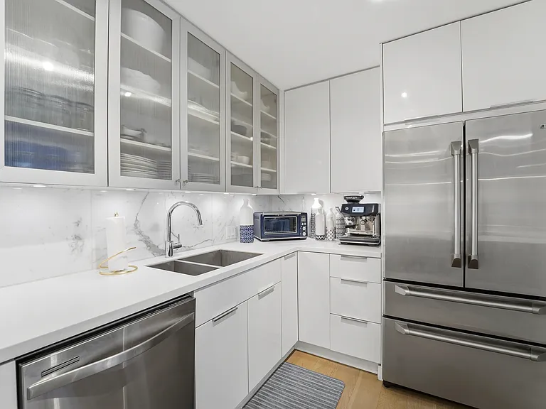 2020 Walnut St #14CD — Photo 7