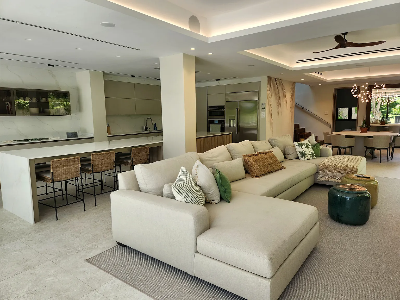 4 bed, 4.5 bath, 4000 sqft, $30,000 — Photo 3