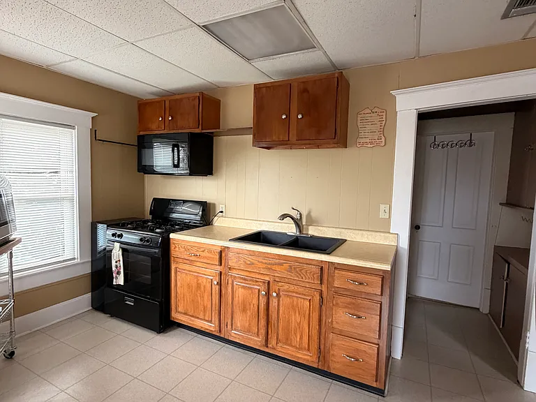 700 W Jefferson St #B — Photo 12