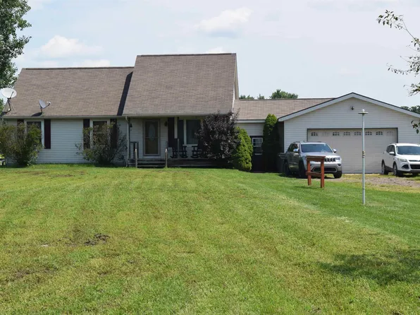 1783 River Bend Dr, Fowlerville, MI 48836