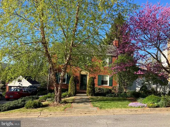 210 W 1st St, Front Royal, VA 22630