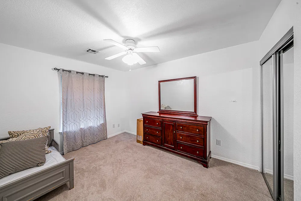 3 bed, 1711 sqft, $2,000 — Photo 3