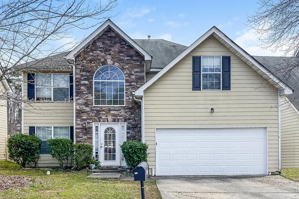 4 bed, 2.5 bath, 2524 sqft, $2,530 — Photo 1