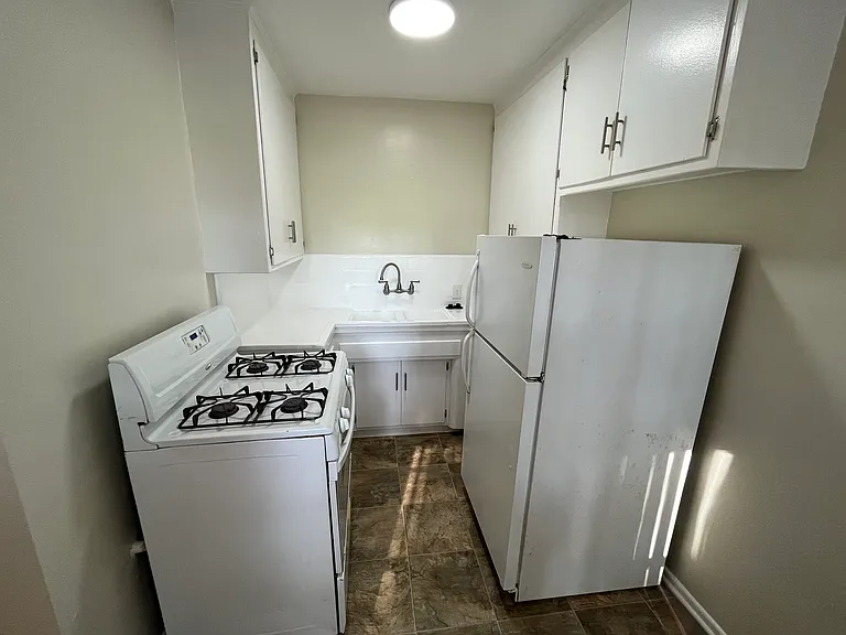 652 Veteran Ave — Photo 26