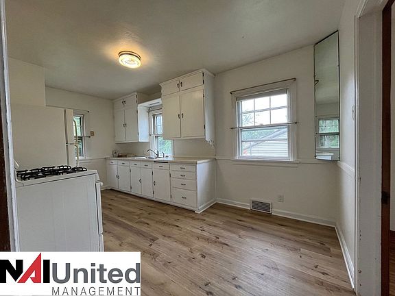 5th image of 3422 Virginia St