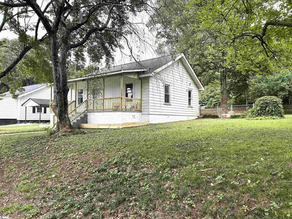 104 Hodgens Dr, Travelers Rest, SC 29690