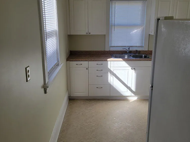 1681 Van Buren Ave #1 — Photo 4