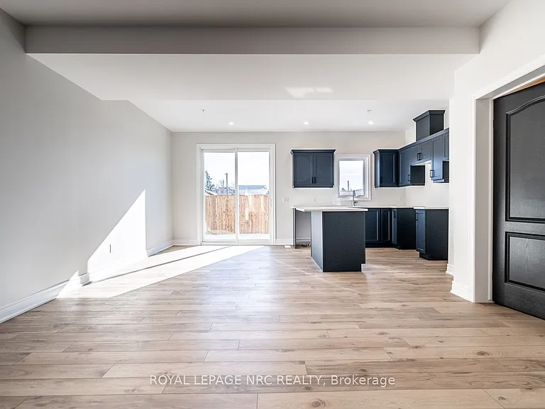 121A Moffatt St #25 — Photo 7