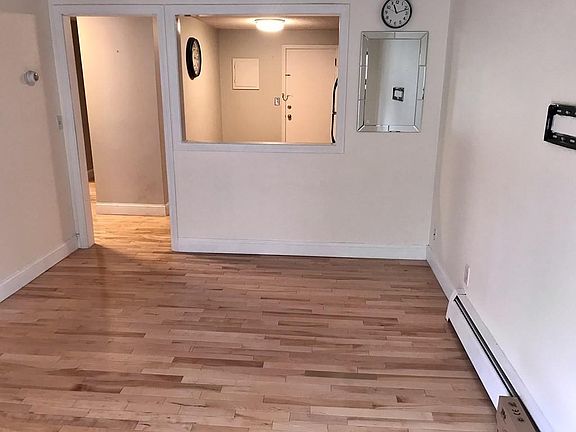 4th image of 635 W Lowell Ave Unit 11