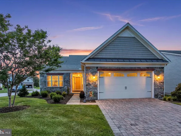 225 Savannah Dr, Gettysburg, PA 17325